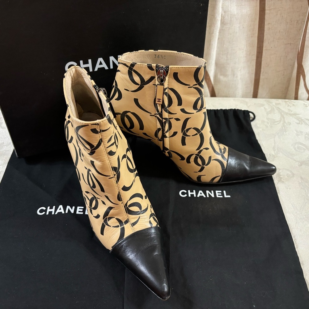 🆕 Chanel CC Runaway ankle boots👢
